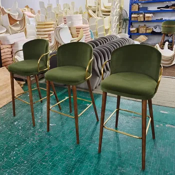 Барный стул Роскошный барный стул в итальянском стиле Коммерческий из белого воскового дерева, ткань, мягкая сумка, Подлокотник, кофейня, повседневный барный стул с высокой ножкой